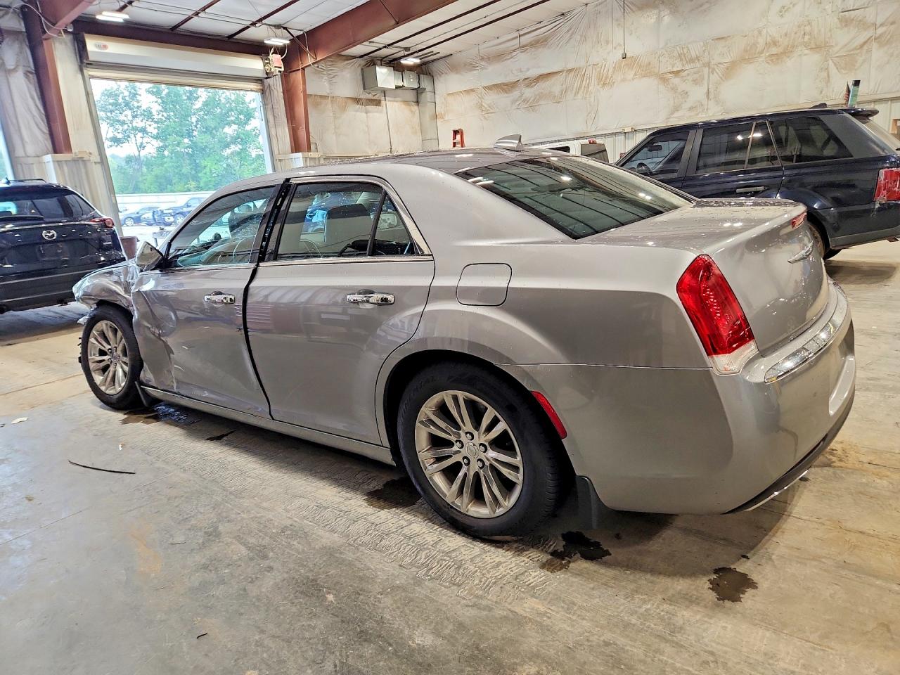 2016 CHRYSLER 300C — снимка 2