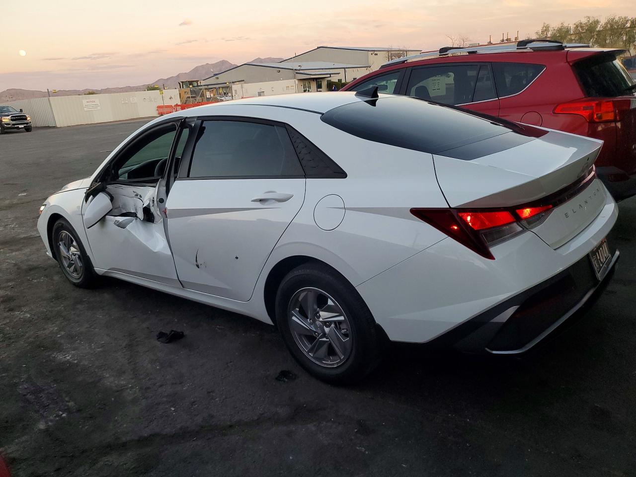 2026 HYUNDAI ELANTRA SE — снимка 2