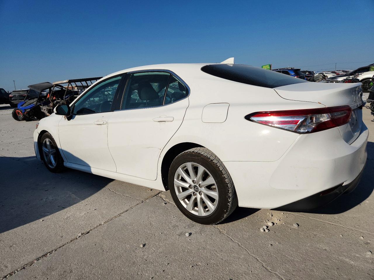 2020 TOYOTA CAMRY LE — снимка 2