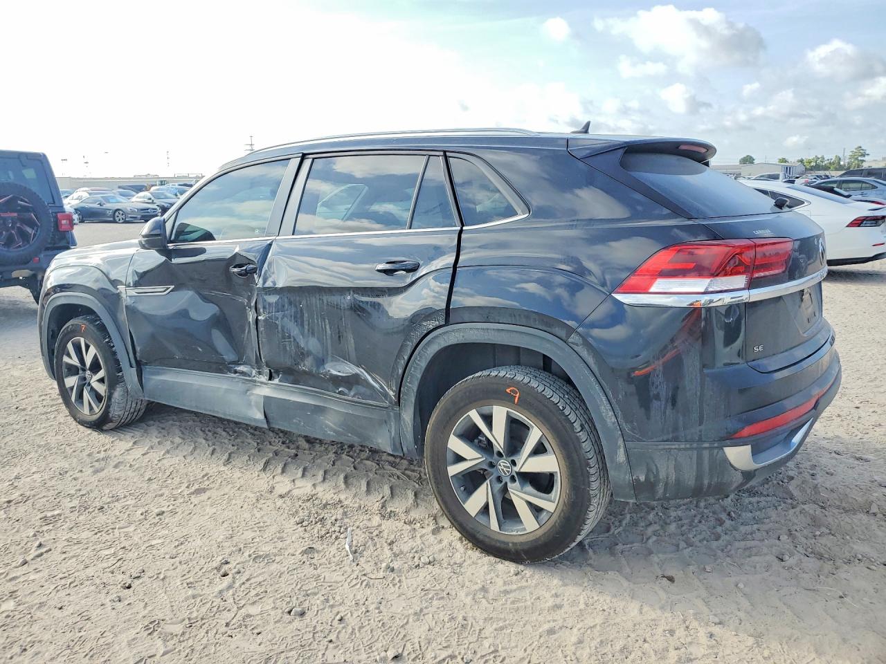 2023 VOLKSWAGEN ATLAS CROSS SPORT SE — снимка 2