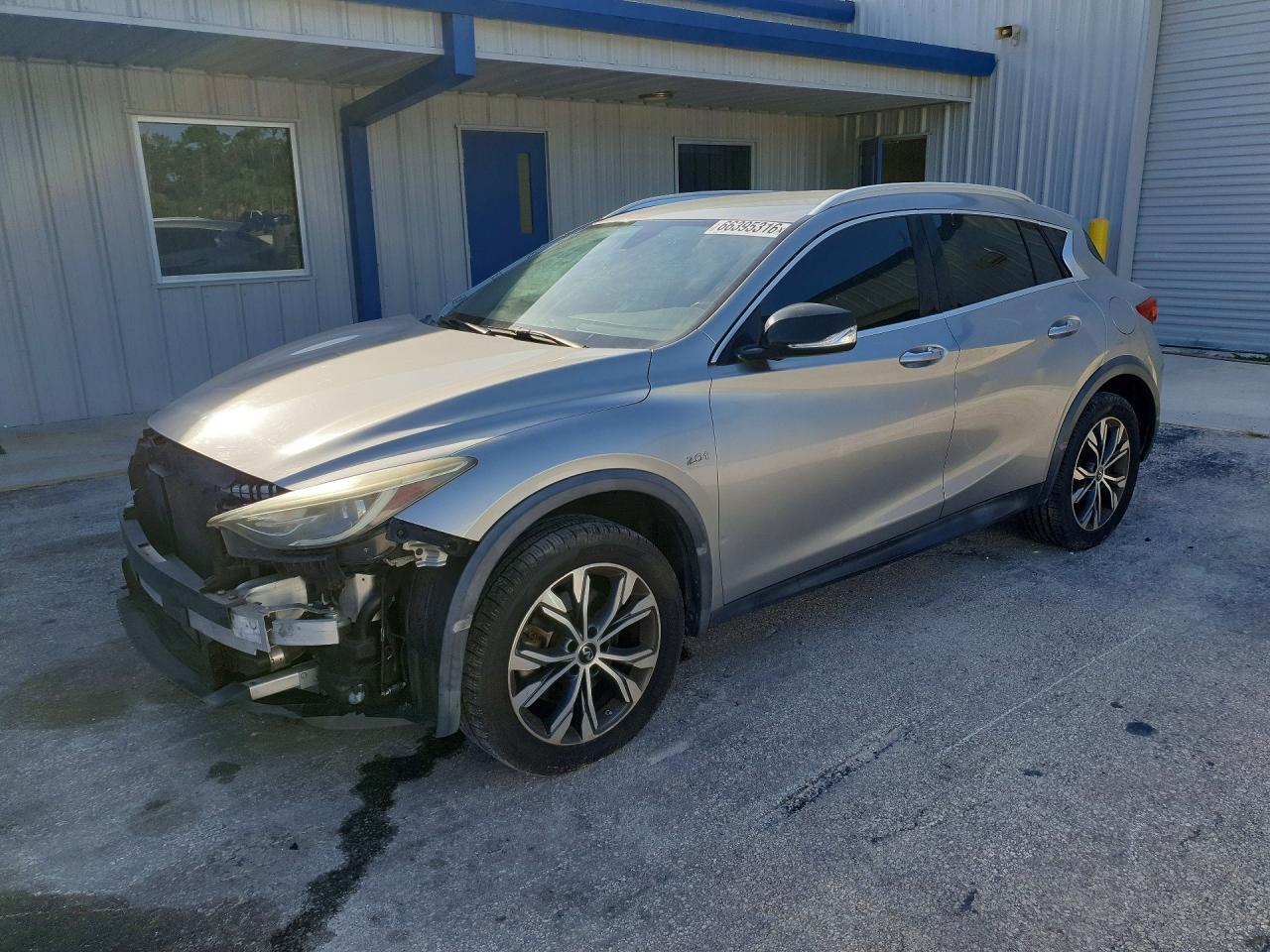 2017 INFINITI QX30 LUXURY