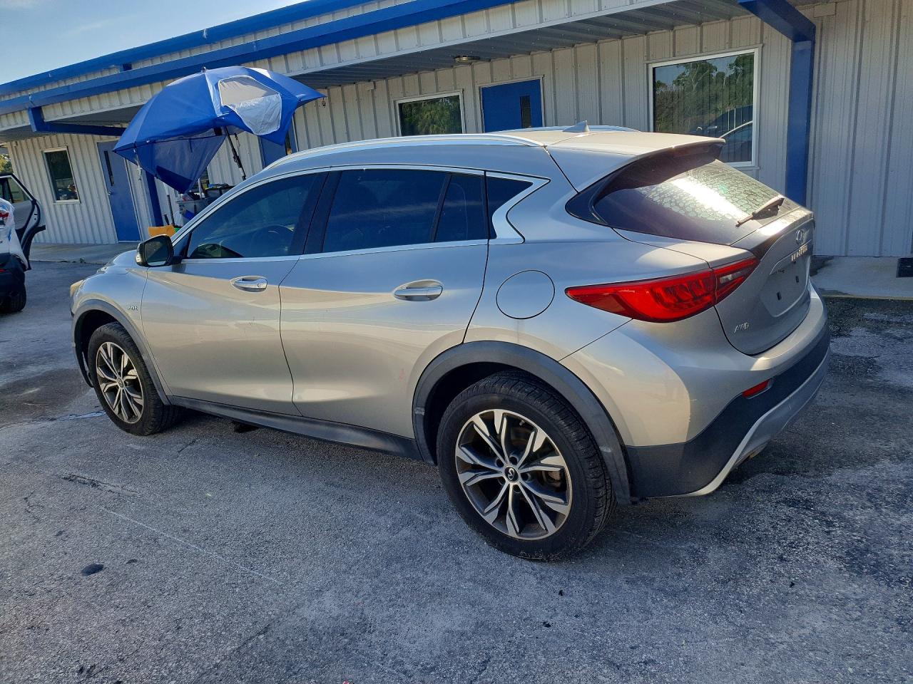 2017 INFINITI QX30 LUXURY — снимка 2