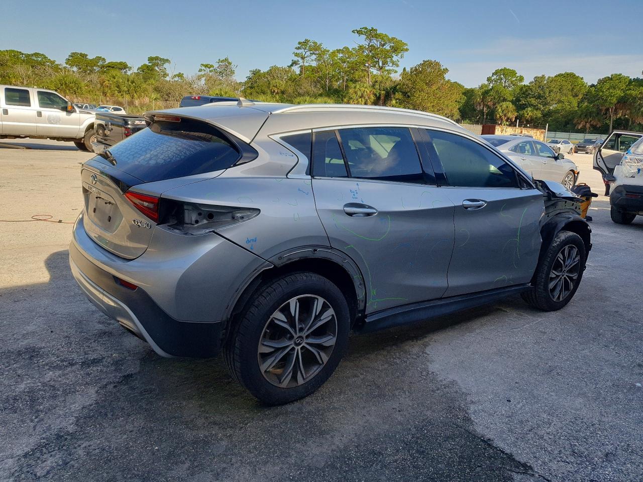 2017 INFINITI QX30 LUXURY — снимка 3