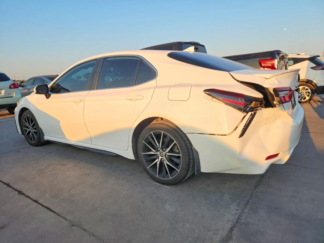 2021 TOYOTA CAMRY SE — снимка 2