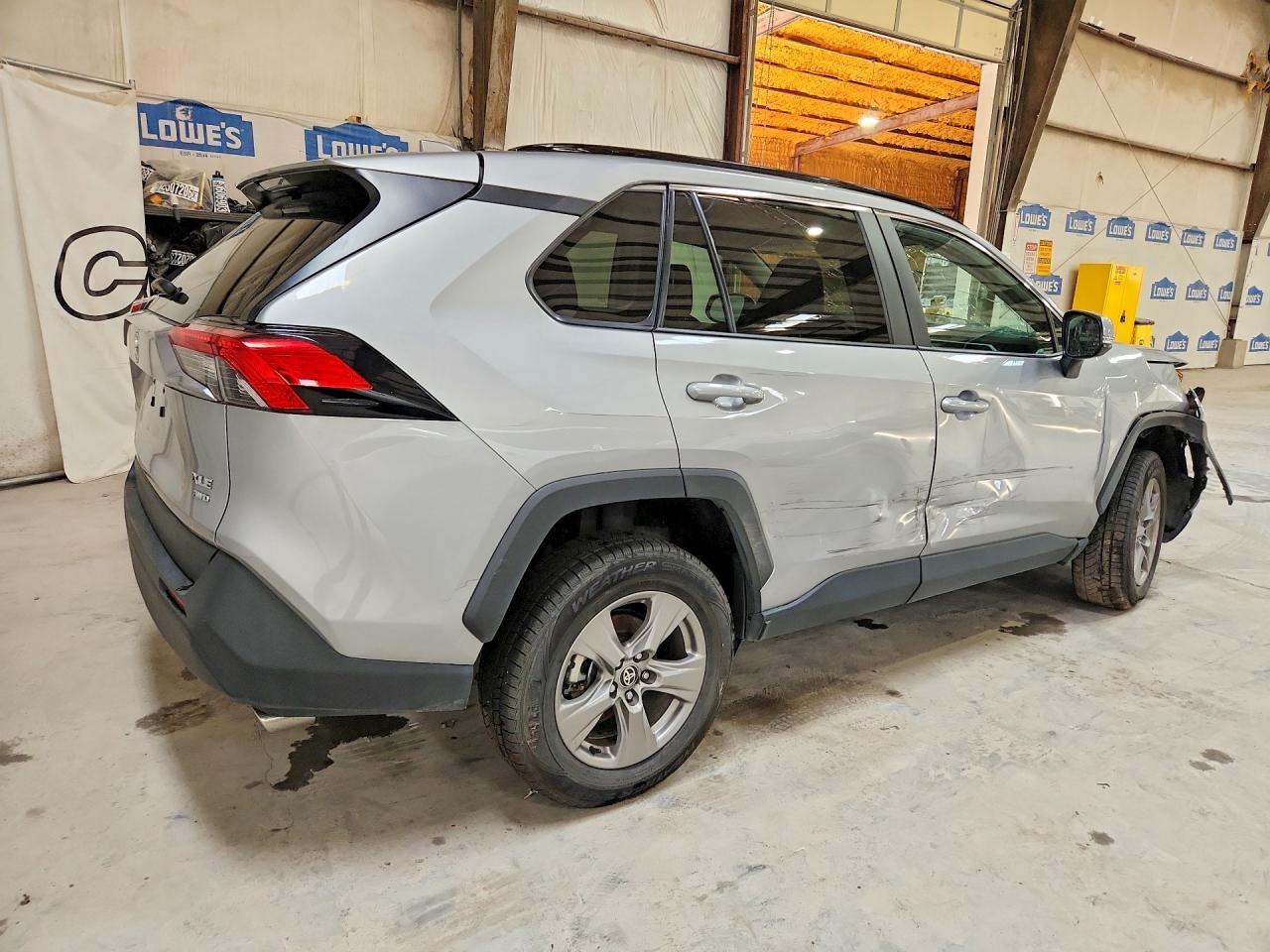 2025 TOYOTA RAV4 XLE — снимка 3