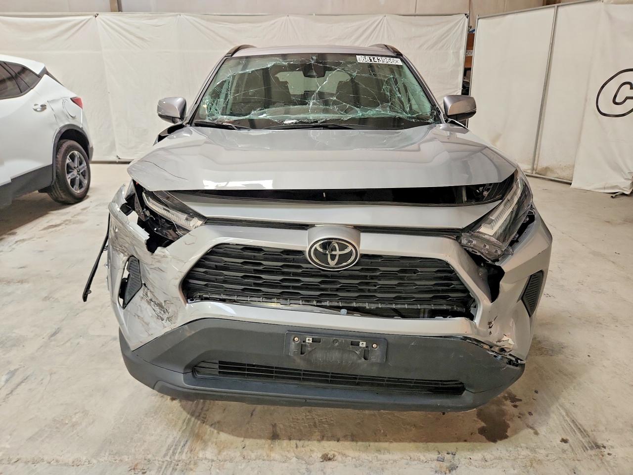 2025 TOYOTA RAV4 XLE — снимка 5