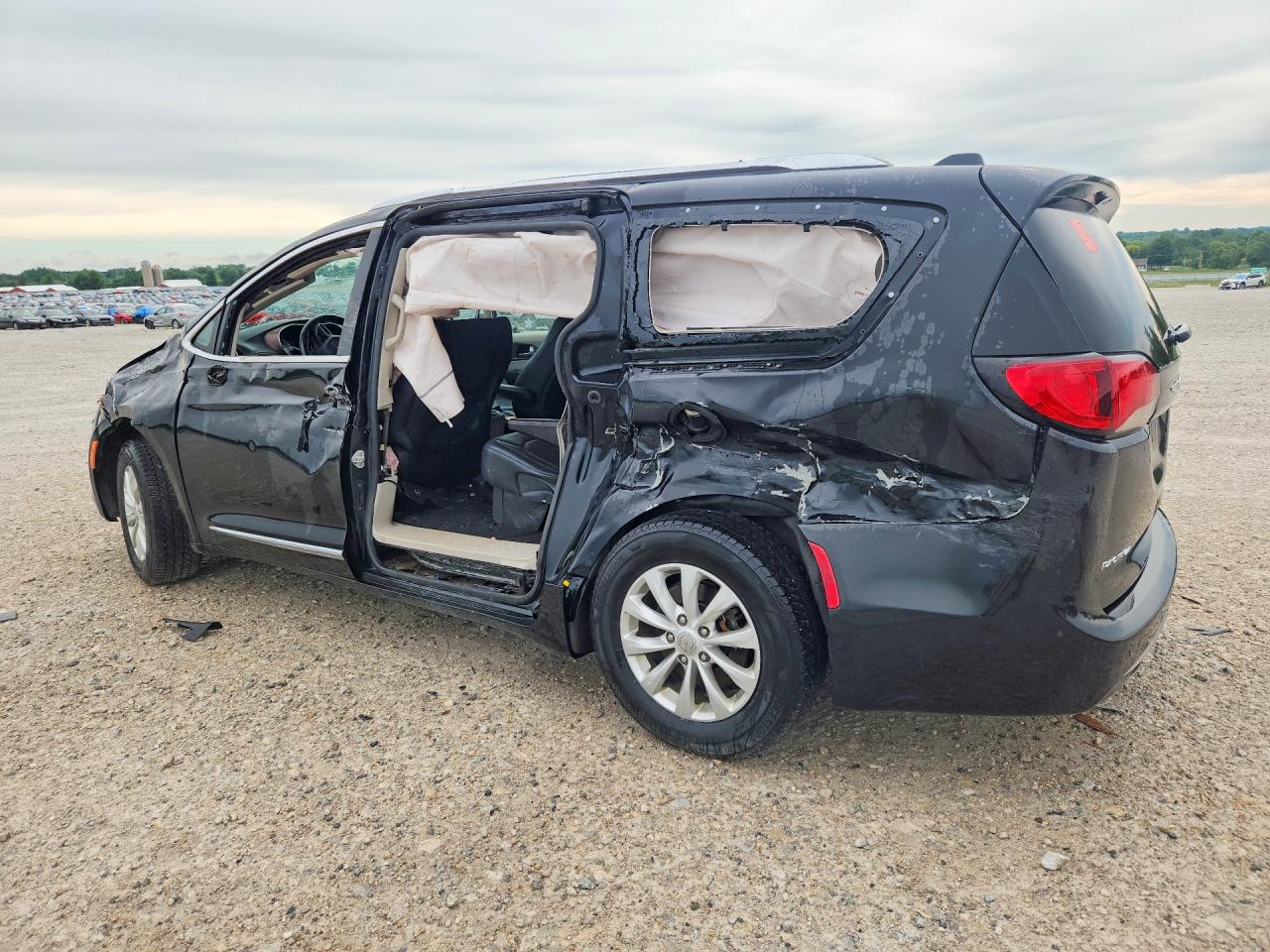 2019 CHRYSLER PACIFICA TOURING L — снимка 2