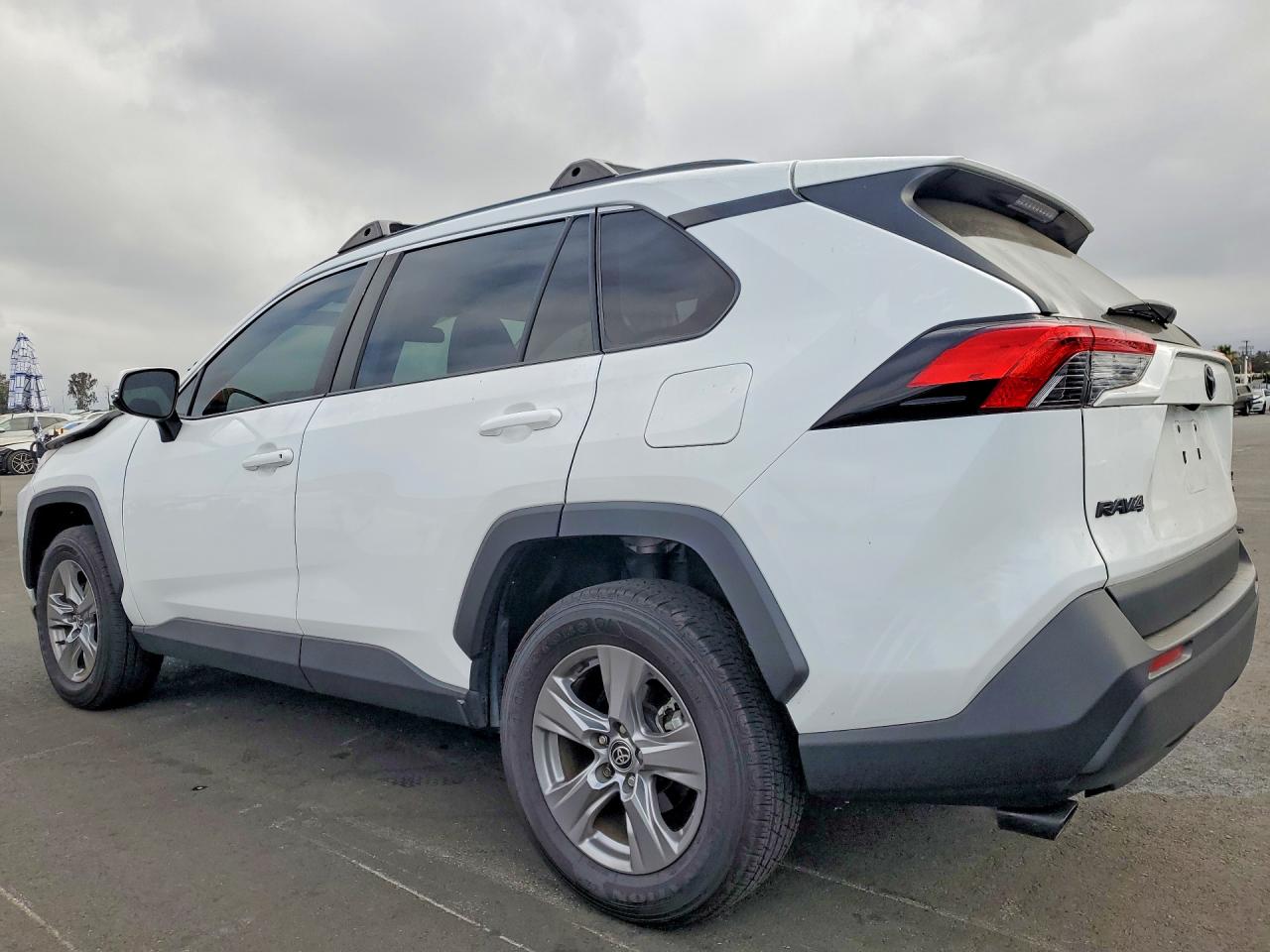 2023 TOYOTA RAV4 XLE — снимка 2