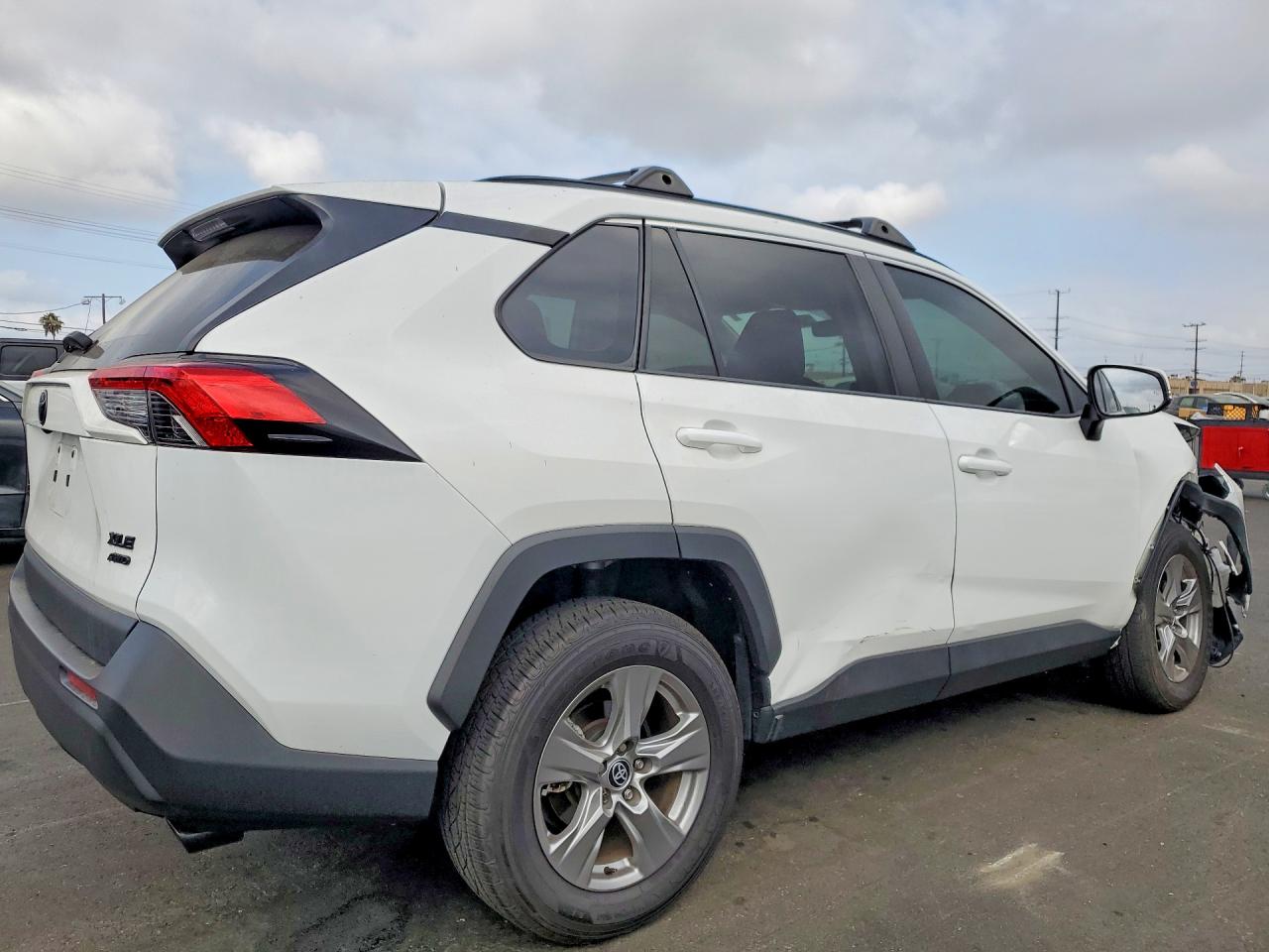 2023 TOYOTA RAV4 XLE — снимка 3