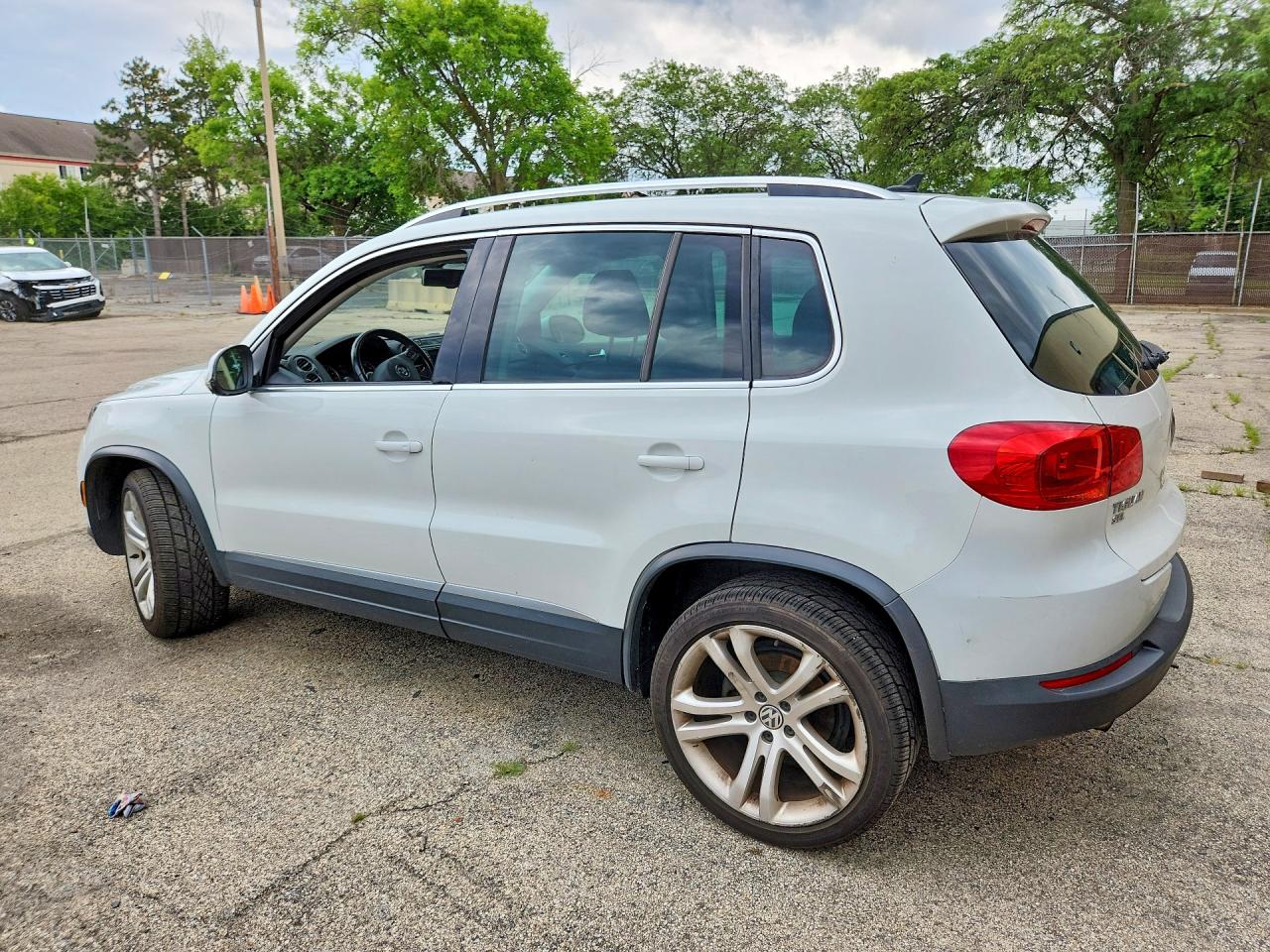 2016 VOLKSWAGEN TIGUAN S — снимка 2
