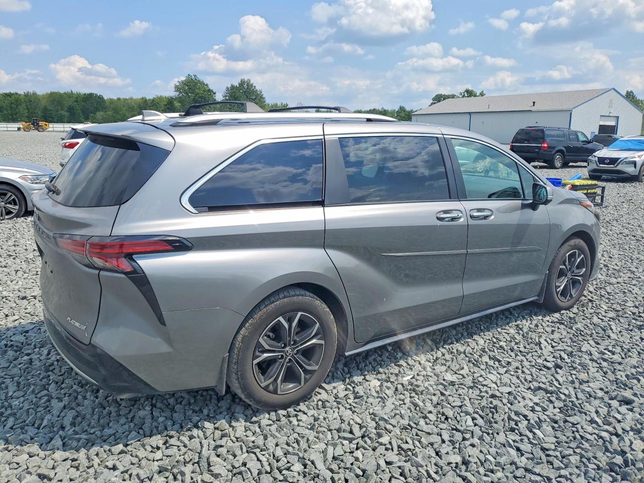 2026 TOYOTA SIENNA PLATINUM 7-PASSENGER — снимка 3
