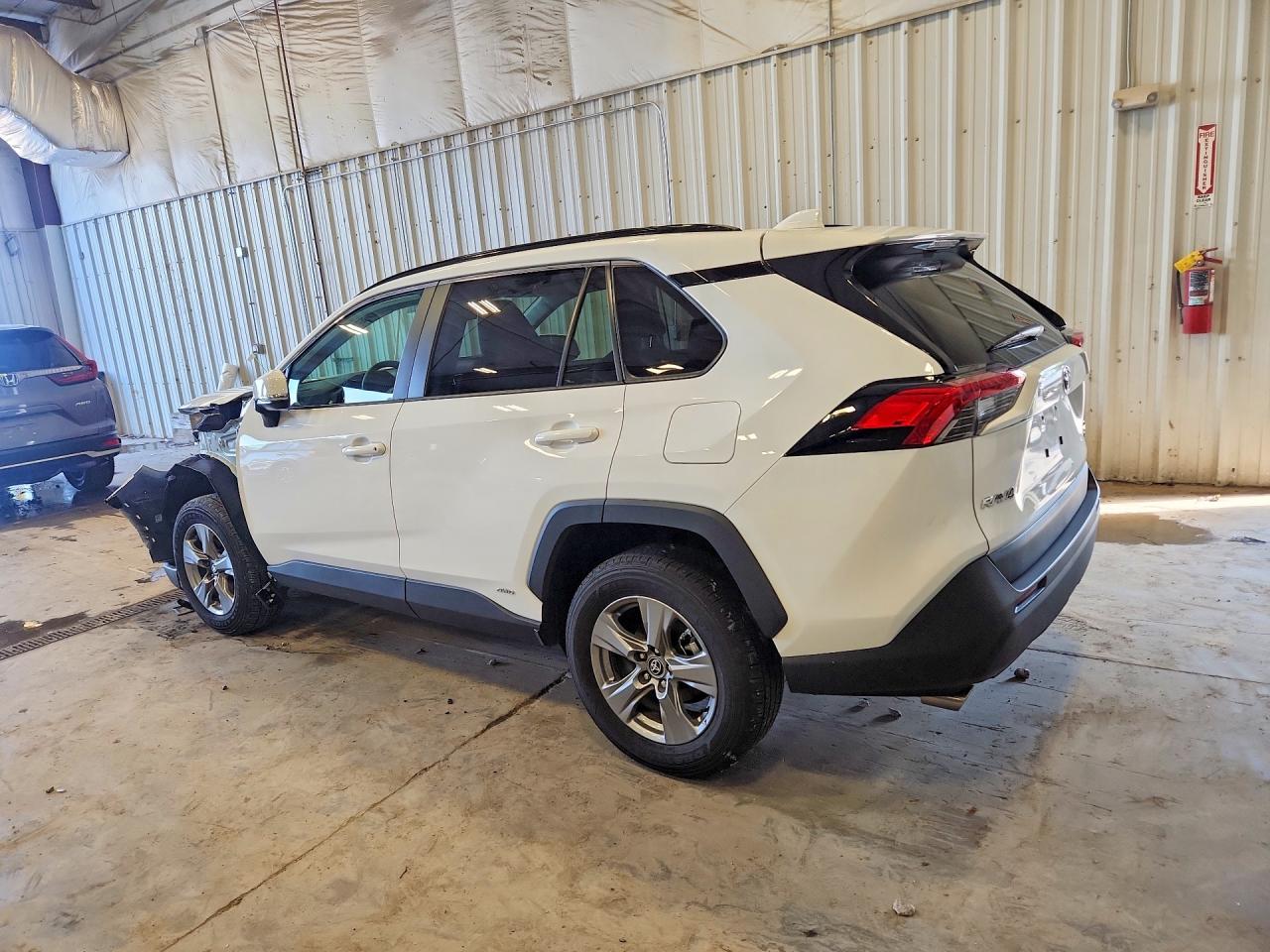 2025 TOYOTA RAV4 HYBRID XLE — снимка 2