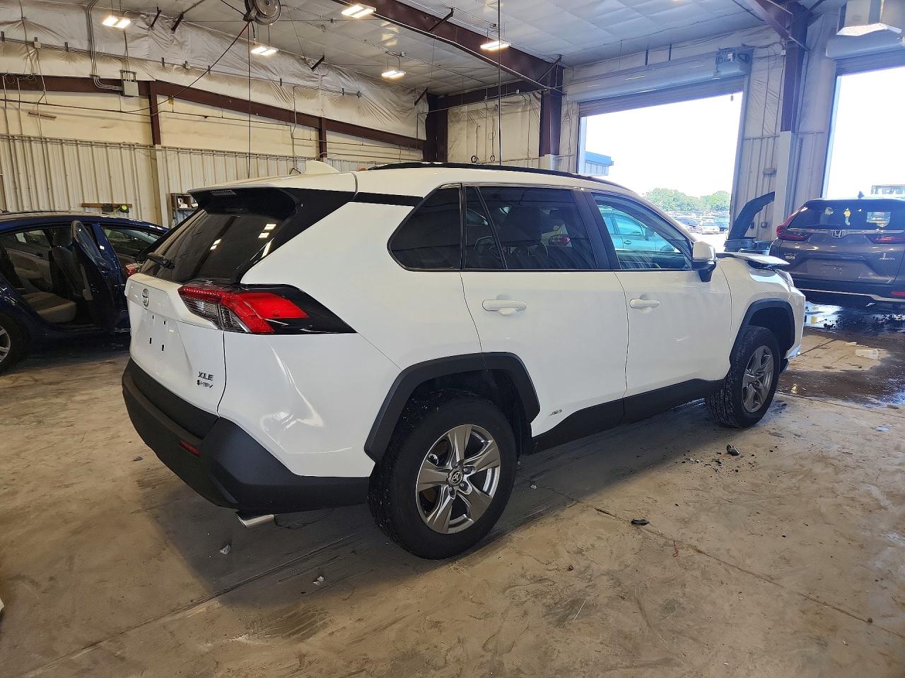 2025 TOYOTA RAV4 HYBRID XLE — снимка 3