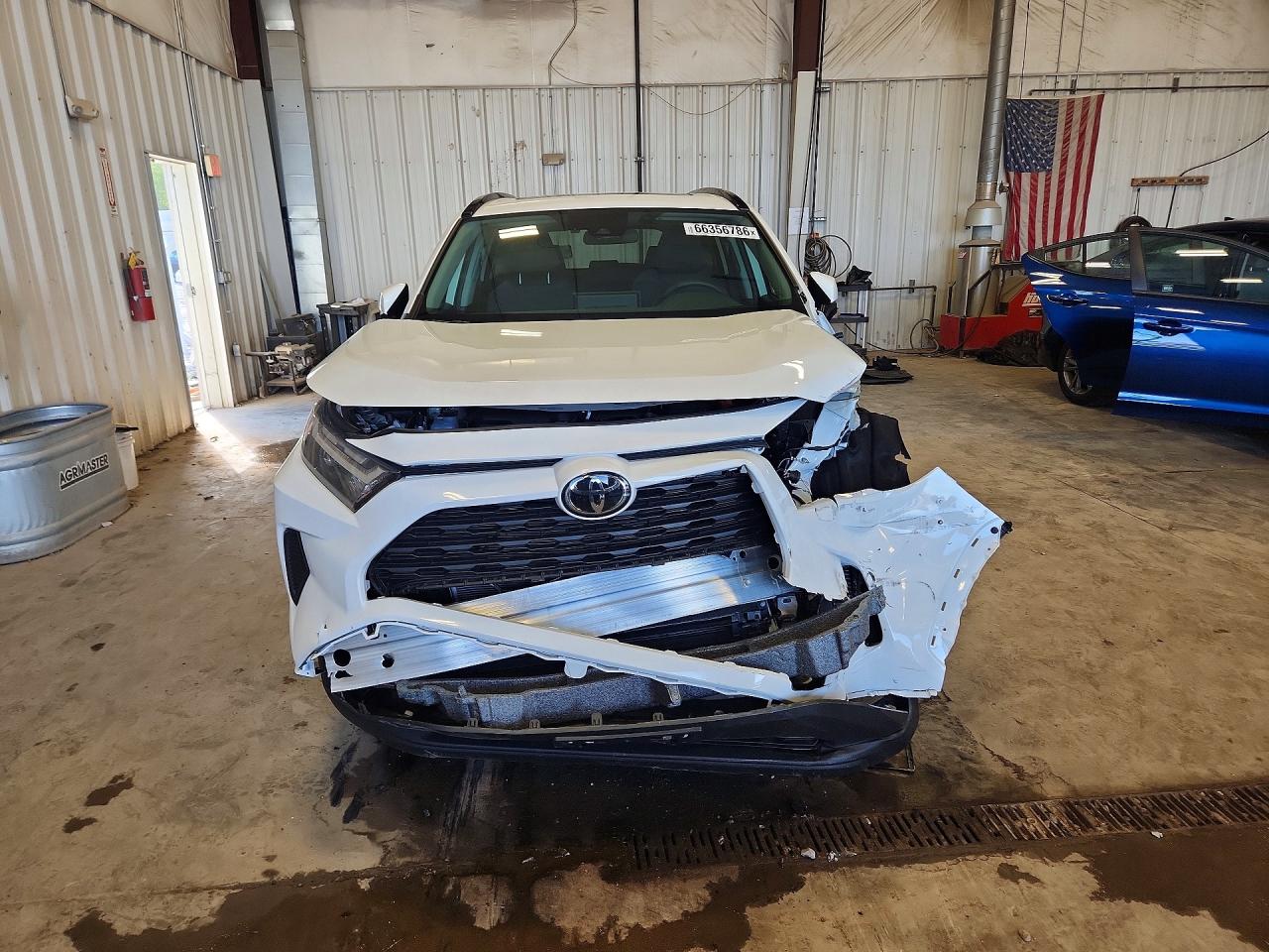 2025 TOYOTA RAV4 HYBRID XLE — снимка 5