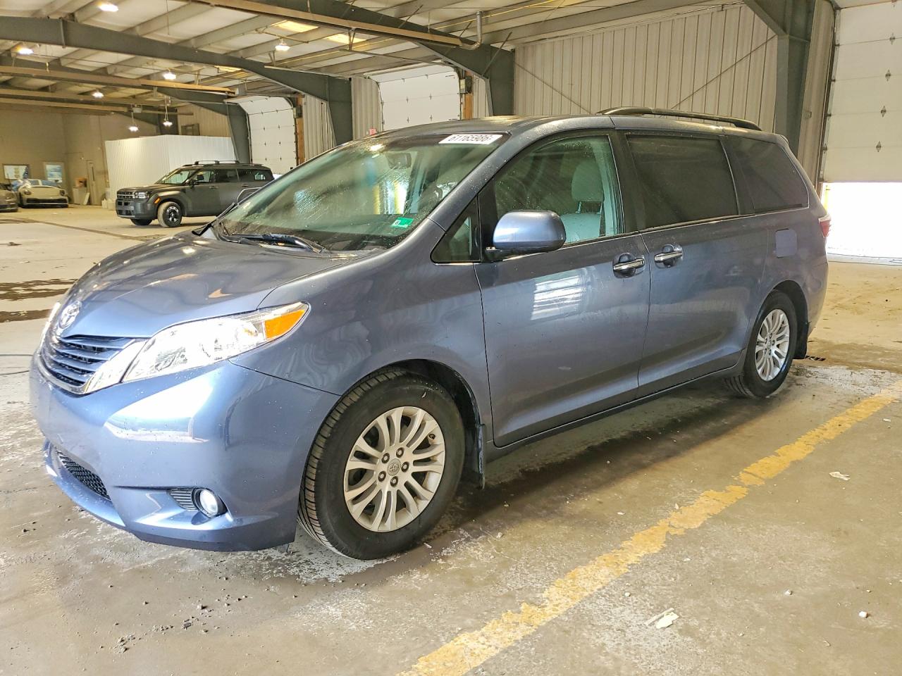 2017 TOYOTA SIENNA XLE 8-PASSENGER