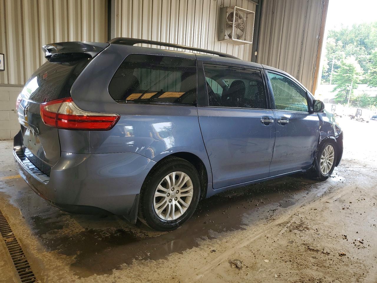 2017 TOYOTA SIENNA XLE 8-PASSENGER — снимка 3