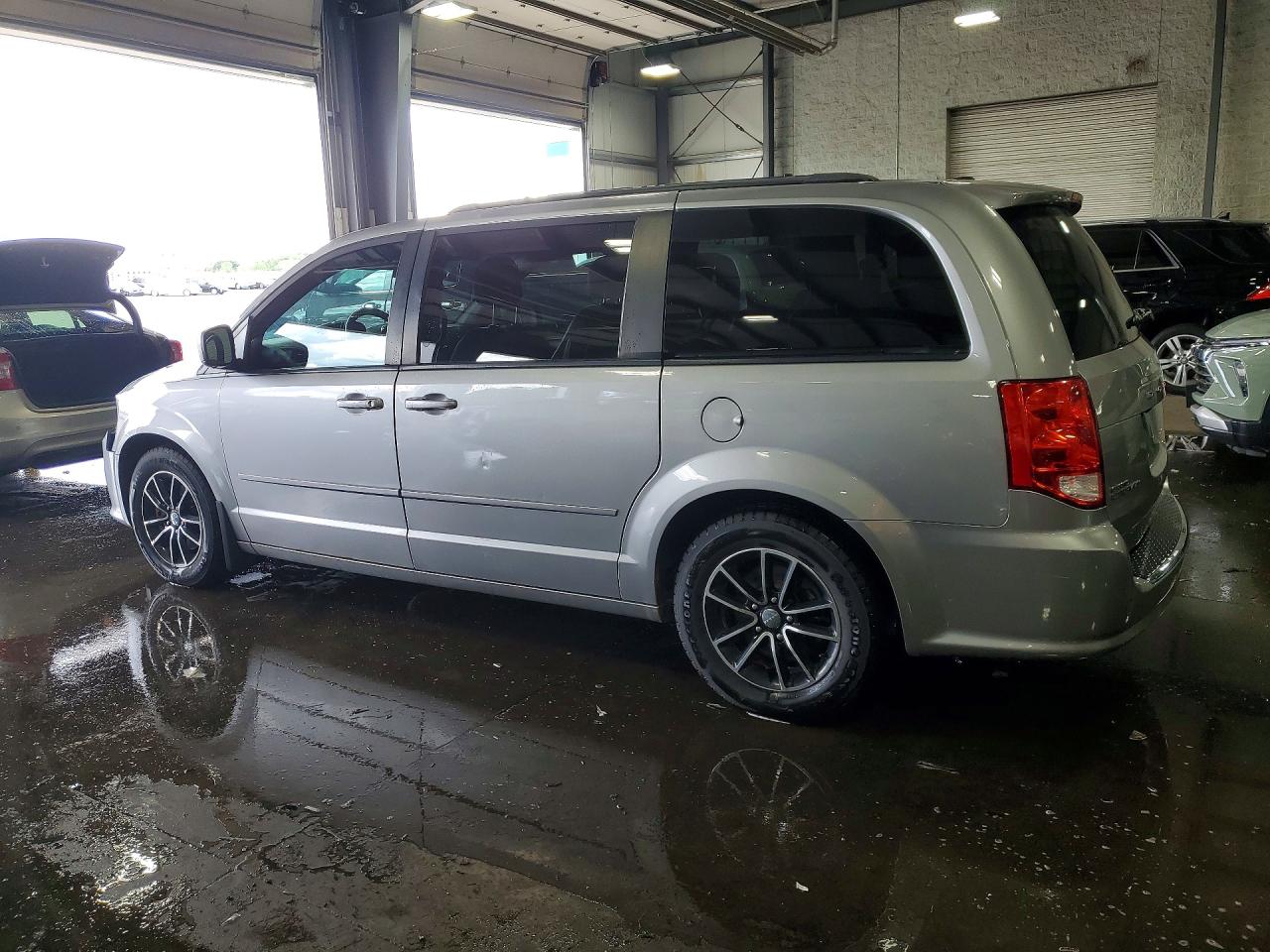 2016 DODGE GRAND CARAVAN R/T — снимка 2