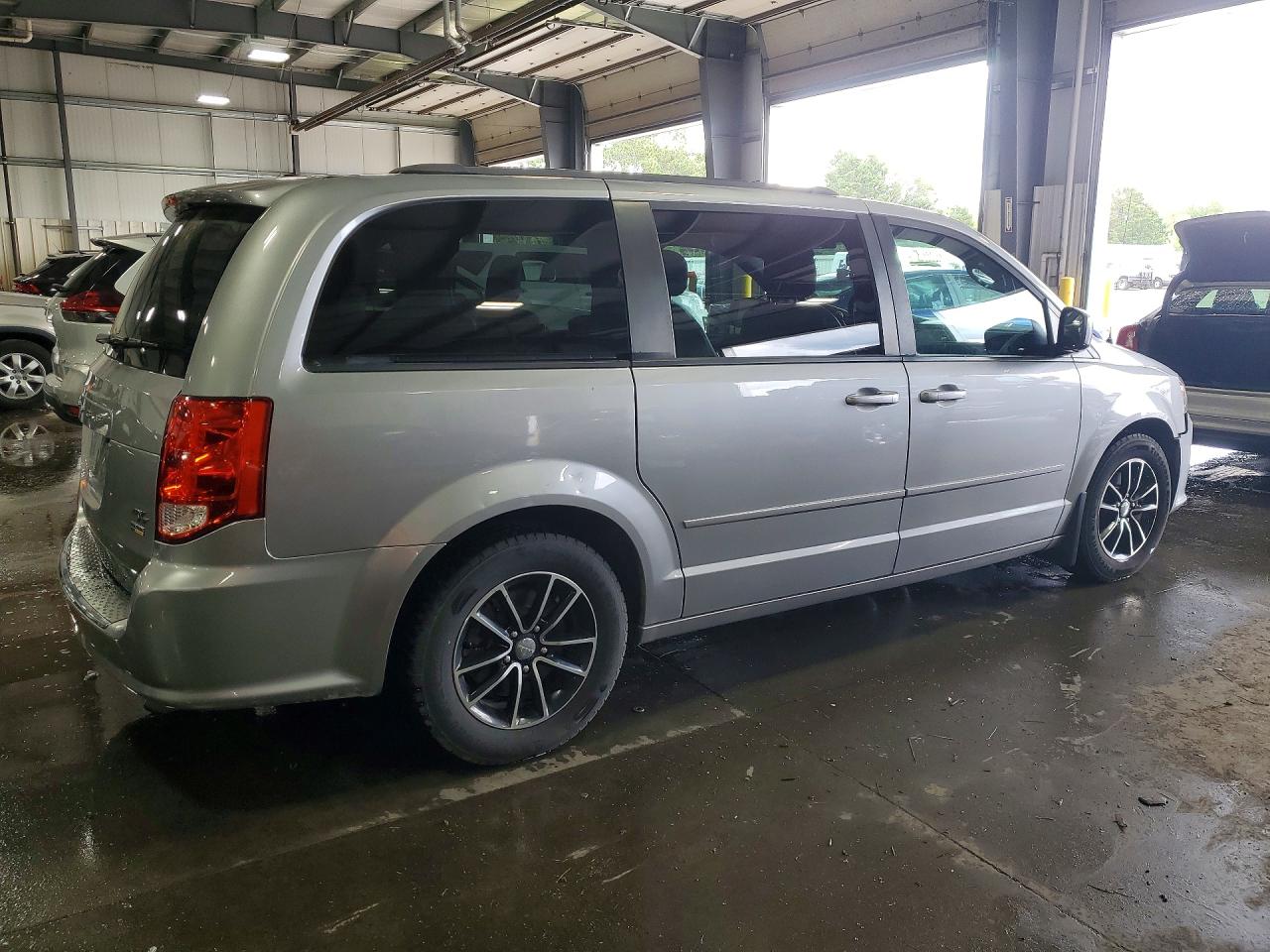 2016 DODGE GRAND CARAVAN R/T — снимка 3