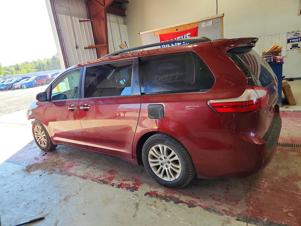 2015 TOYOTA SIENNA XLE 8-PASSENGER — снимка 2