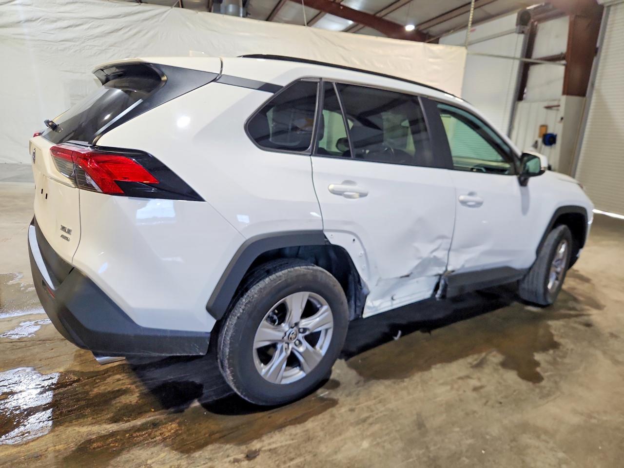 2025 TOYOTA RAV4 XLE — снимка 3