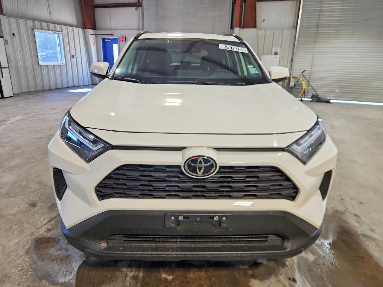 2025 TOYOTA RAV4 XLE — снимка 5