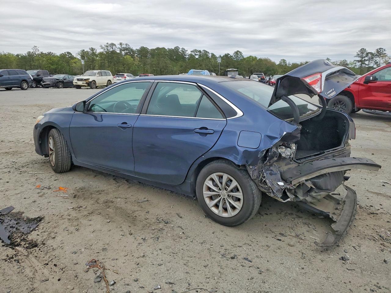2015 TOYOTA CAMRY LE — снимка 2
