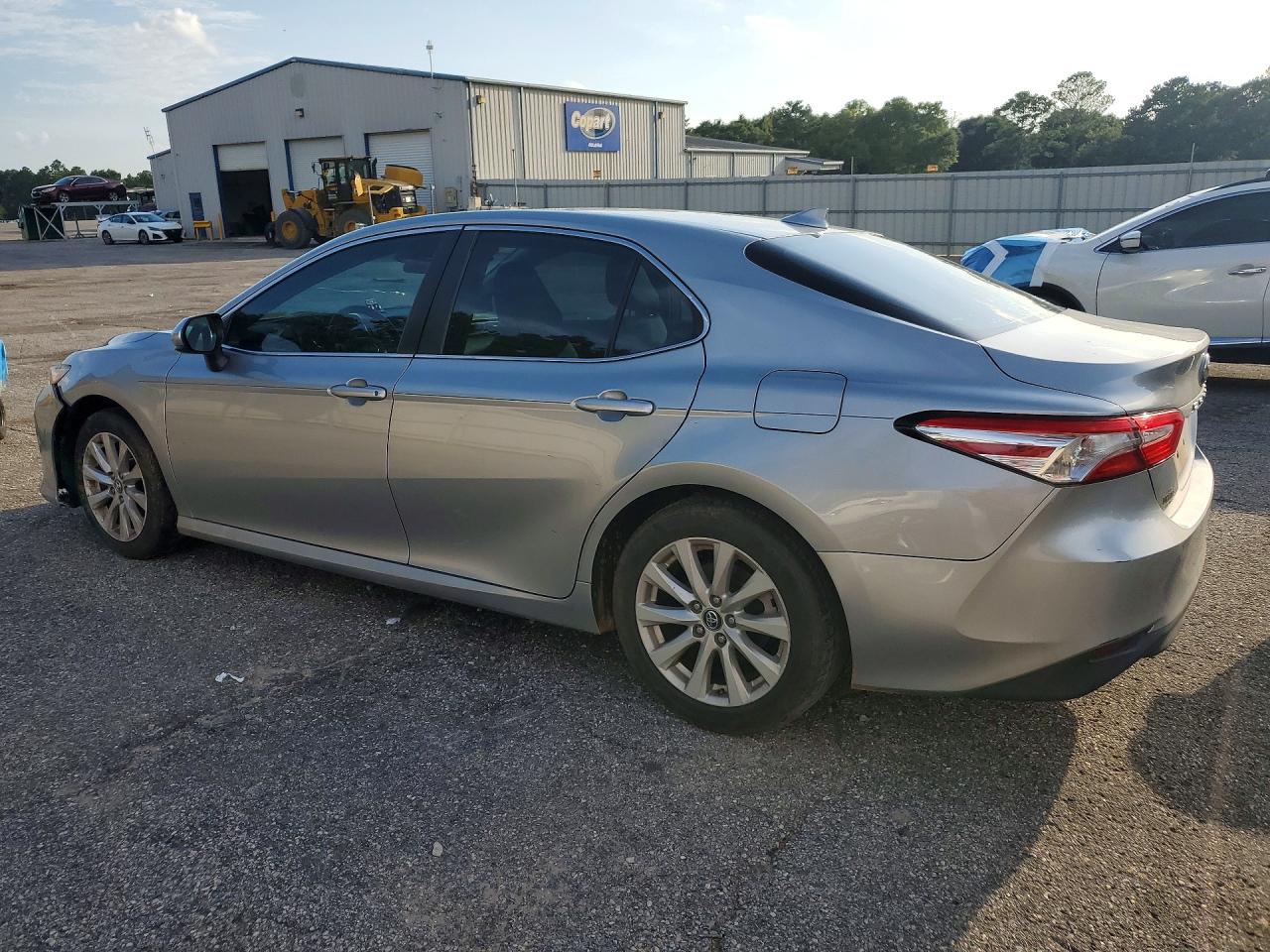 2019 TOYOTA CAMRY LE — снимка 2