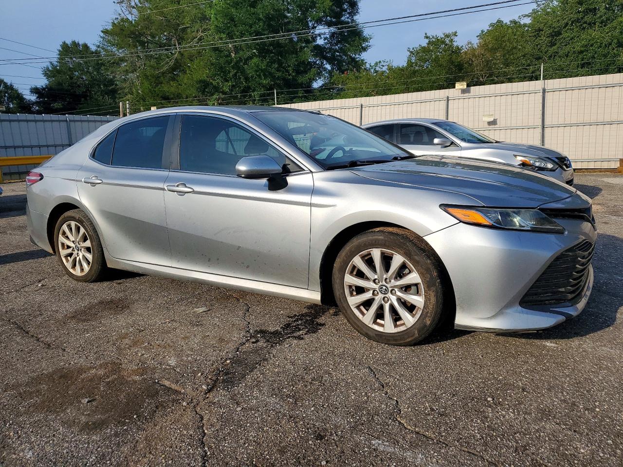 2019 TOYOTA CAMRY LE — снимка 4