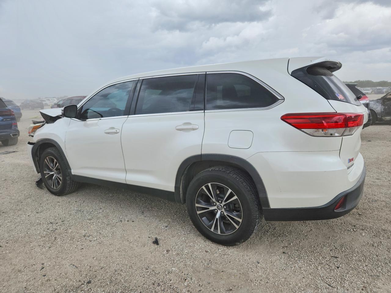 2019 TOYOTA HIGHLANDER LE — снимка 2