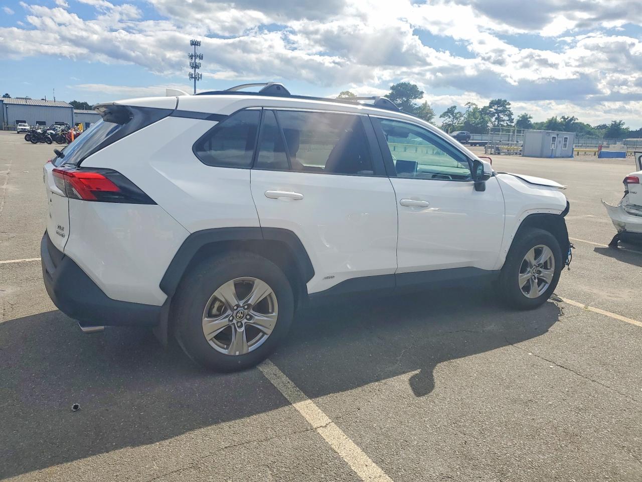 2024 TOYOTA RAV4 HYBRID XLE — снимка 3