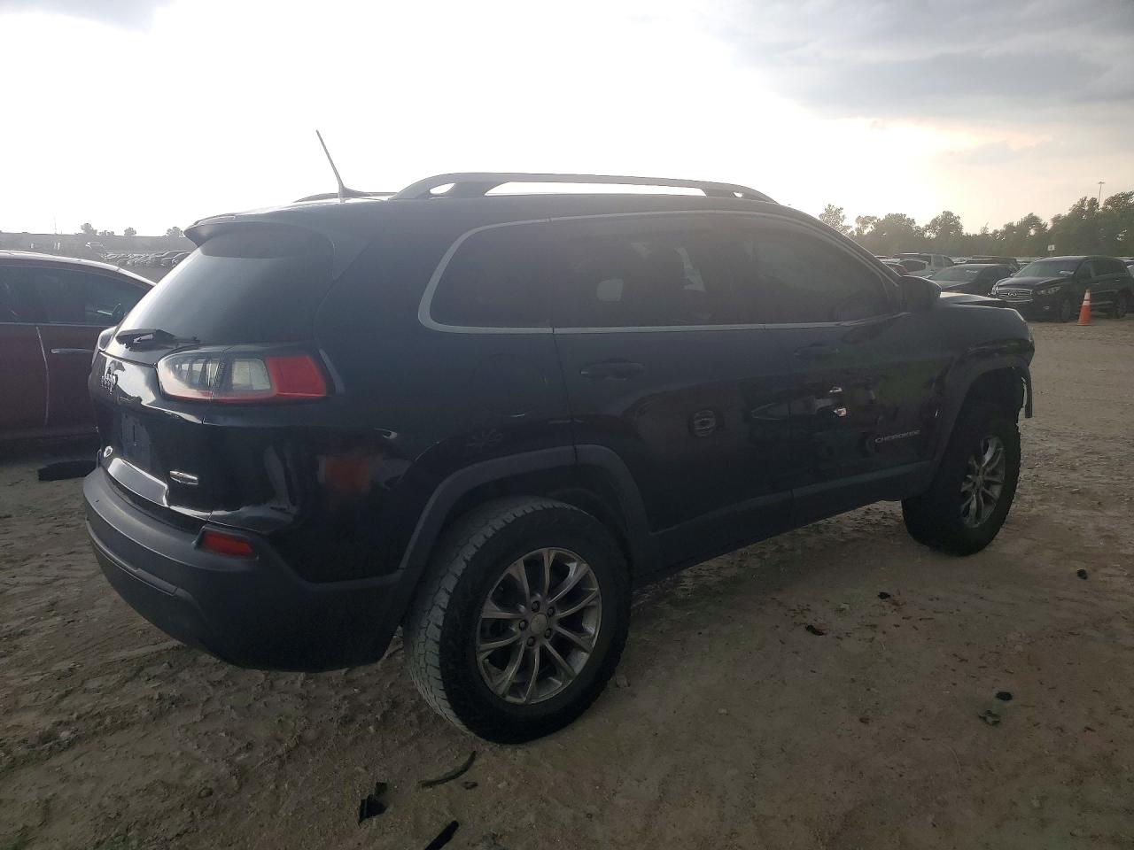 2019 JEEP CHEROKEE LATITUDE PLUS — photo 3