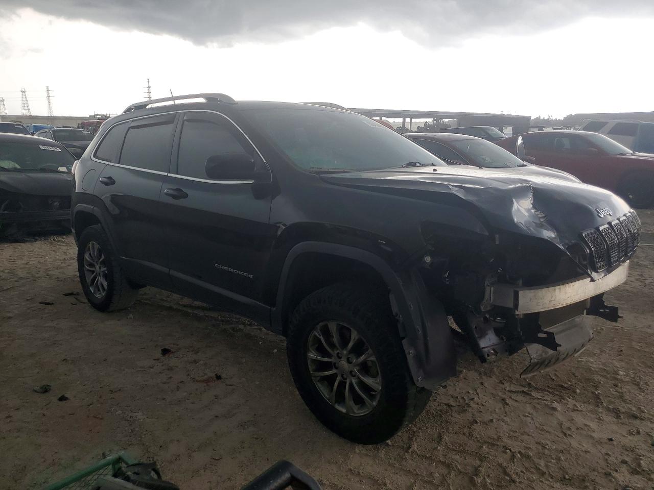 2019 JEEP CHEROKEE LATITUDE PLUS — photo 4