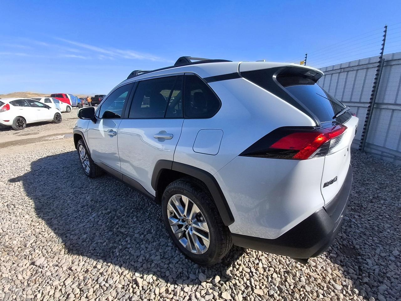 2025 TOYOTA RAV4 XLE PREMIUM — снимка 2