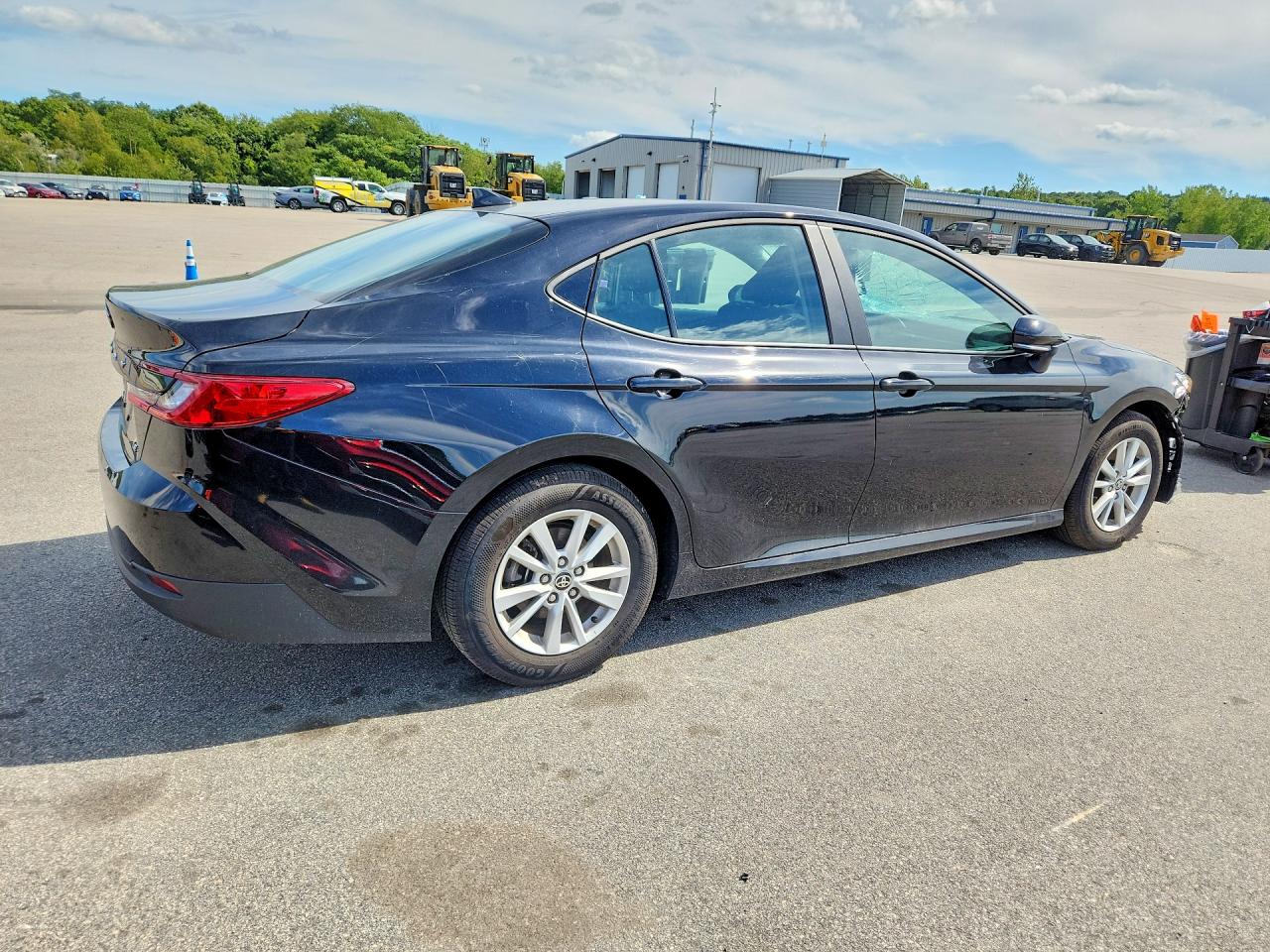2026 TOYOTA CAMRY LE — снимка 3