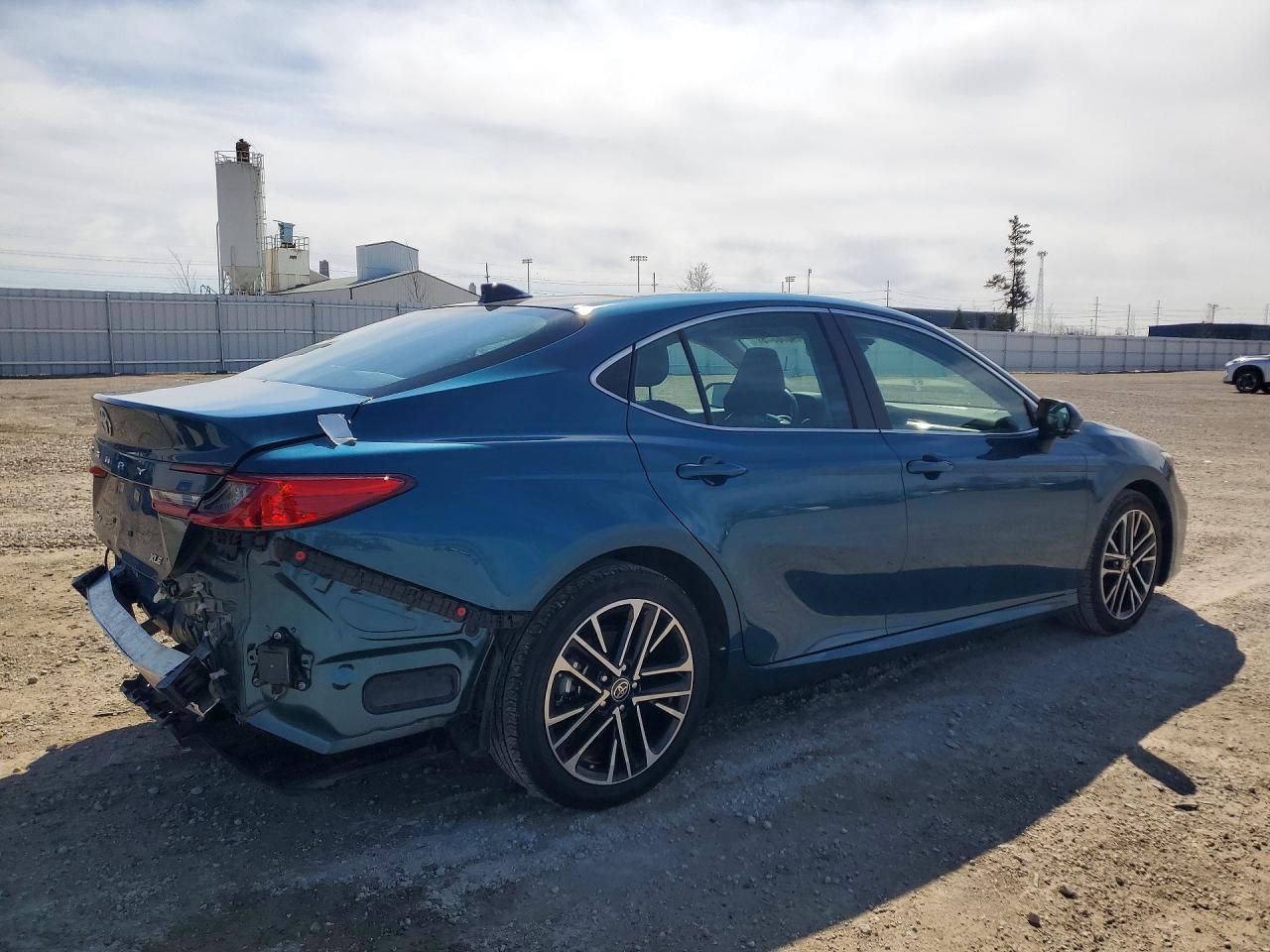 2025 TOYOTA CAMRY XLE — снимка 3