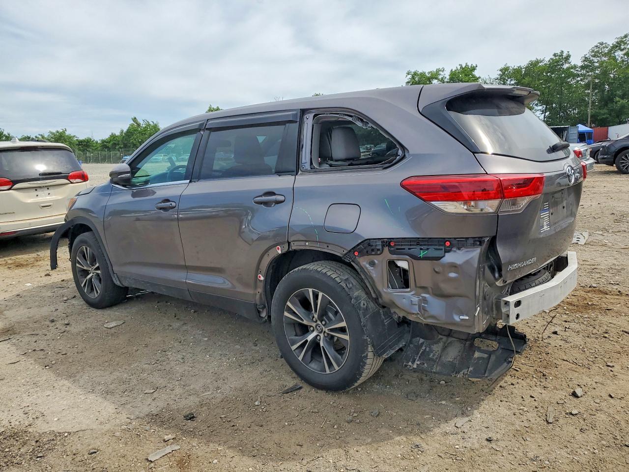 2019 TOYOTA HIGHLANDER LE — снимка 2