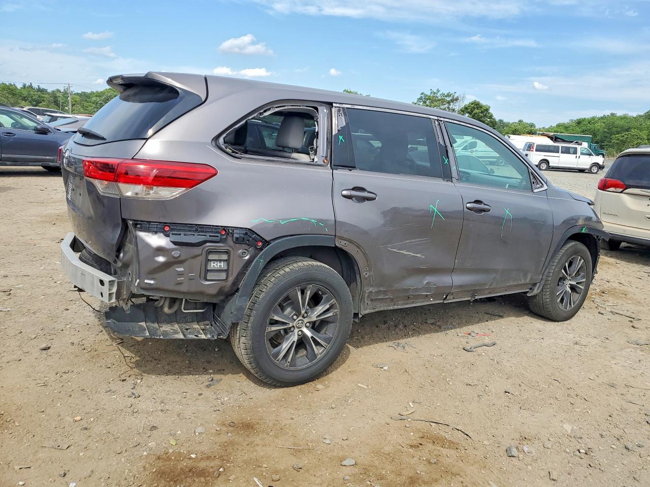 2019 TOYOTA HIGHLANDER LE — снимка 3