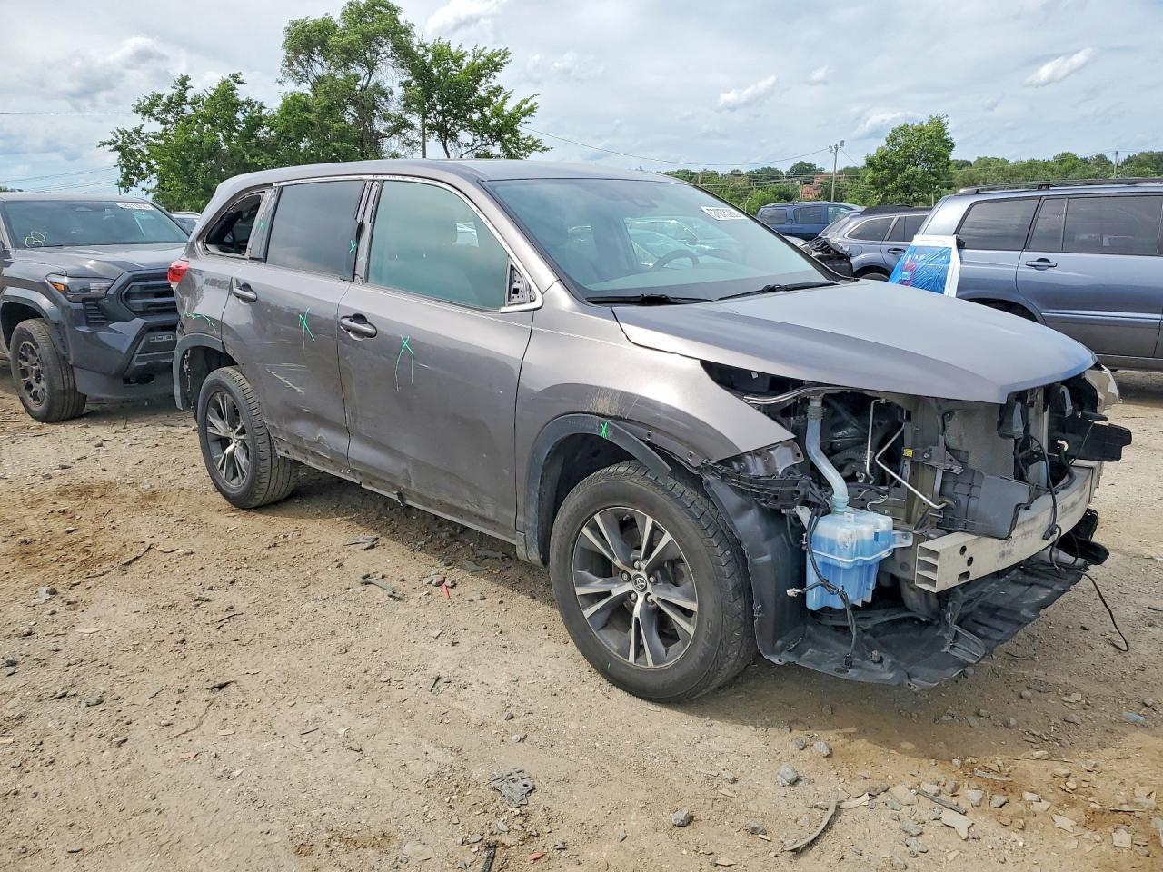 2019 TOYOTA HIGHLANDER LE — снимка 4