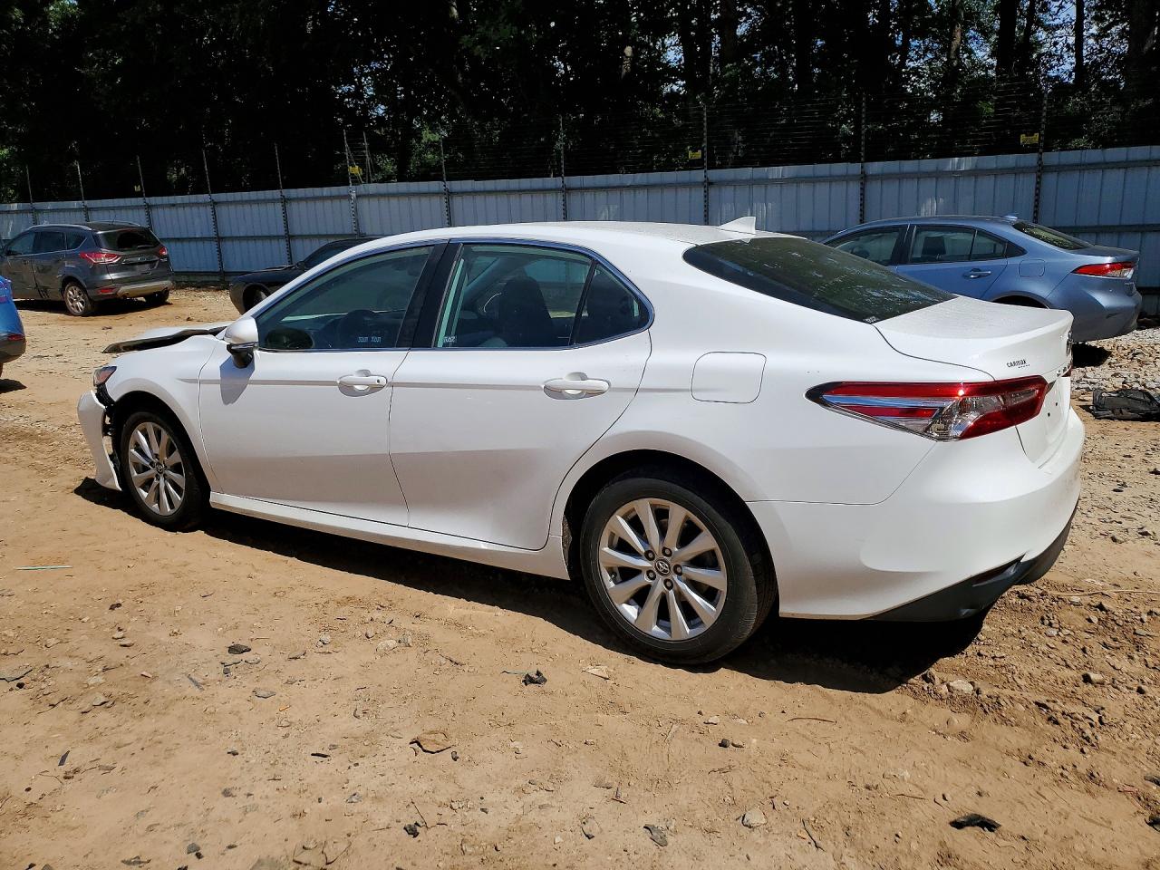 2019 TOYOTA CAMRY LE — снимка 2