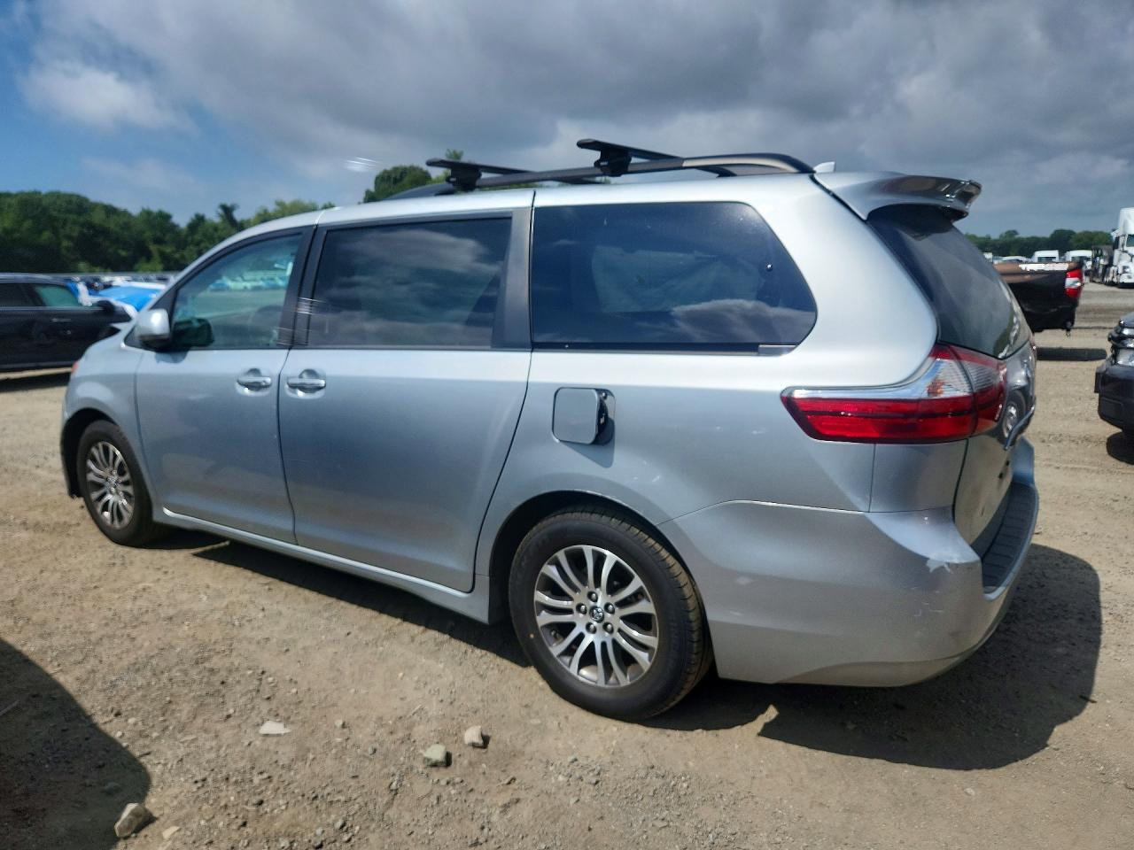 2020 TOYOTA SIENNA XLE 8-PASSENGER — снимка 2