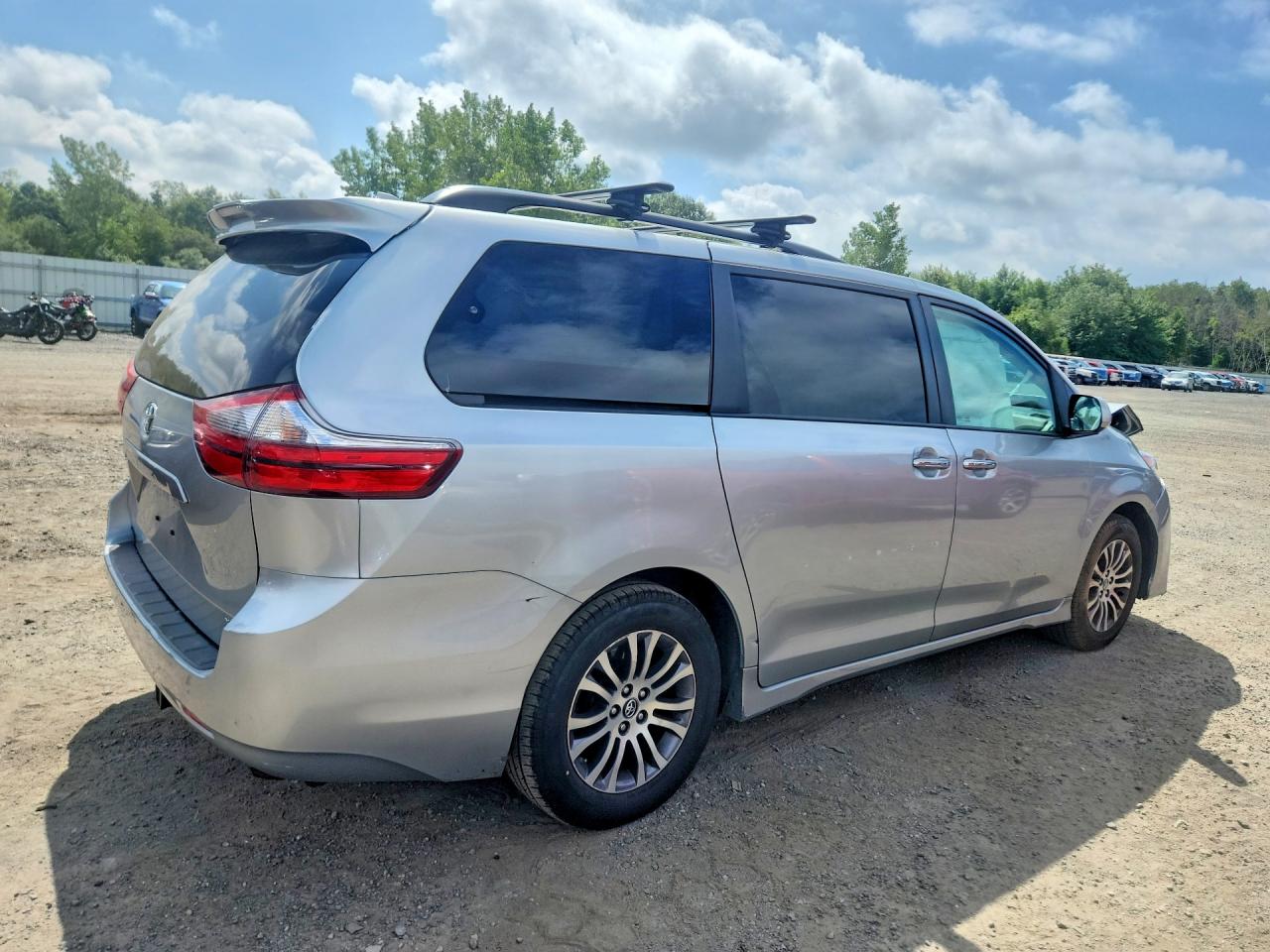 2020 TOYOTA SIENNA XLE 8-PASSENGER — снимка 3