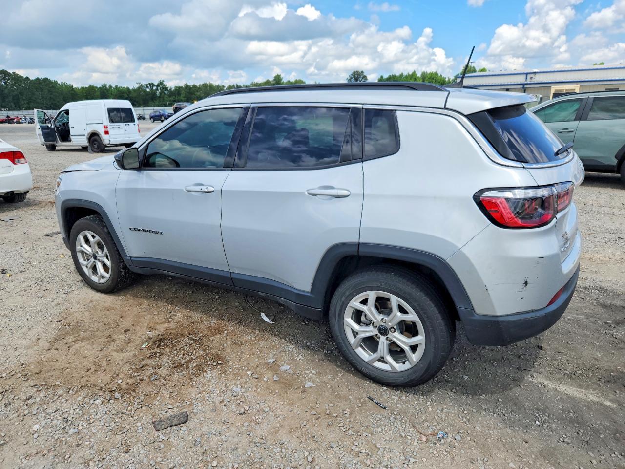 2025 JEEP COMPASS LATITUDE — снимка 2