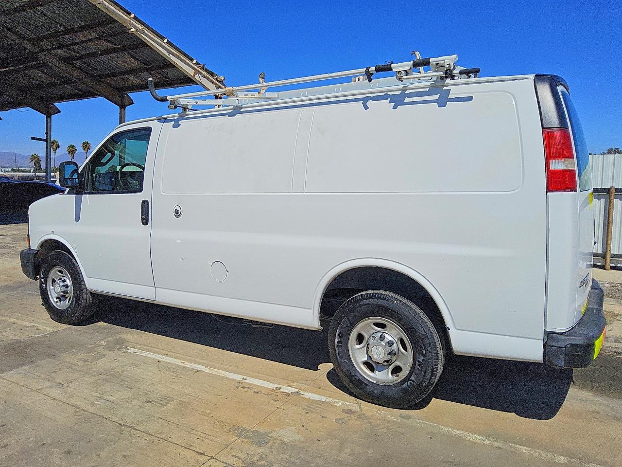 2016 CHEVROLET EXPRESS G2500 — снимка 2