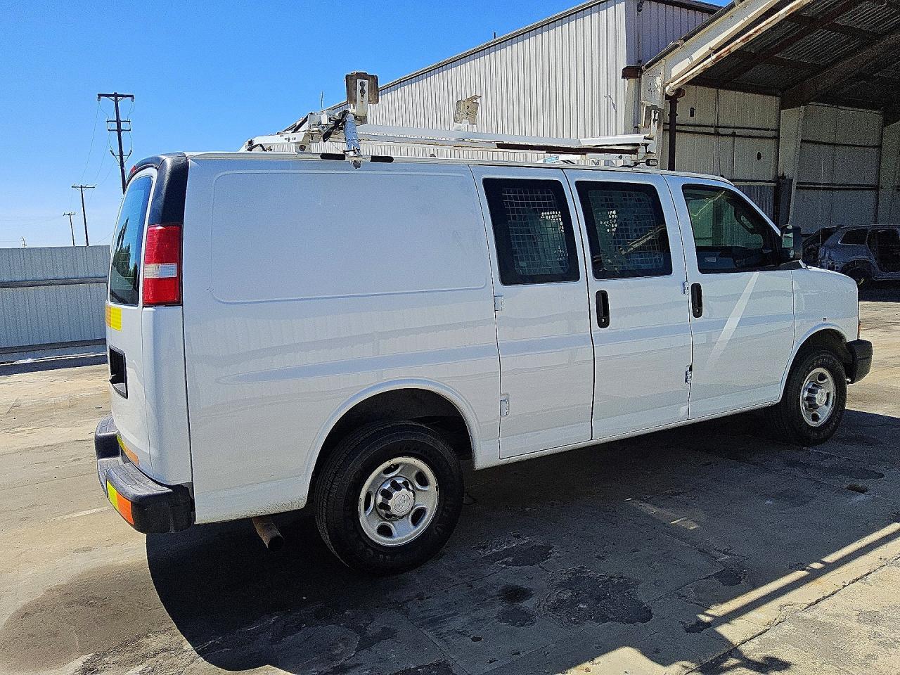 2016 CHEVROLET EXPRESS G2500 — снимка 3
