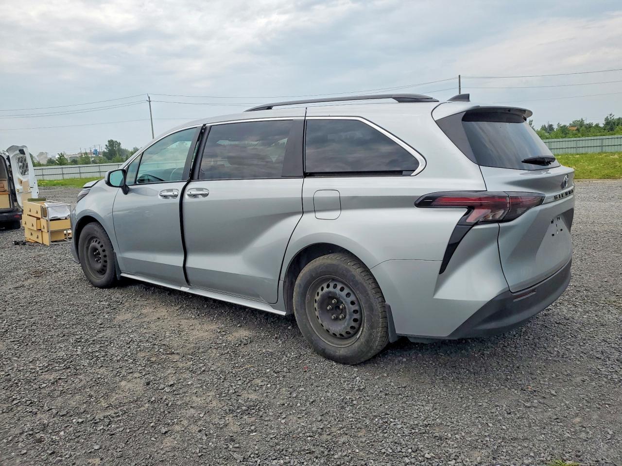 2024 TOYOTA SIENNA LE — снимка 2
