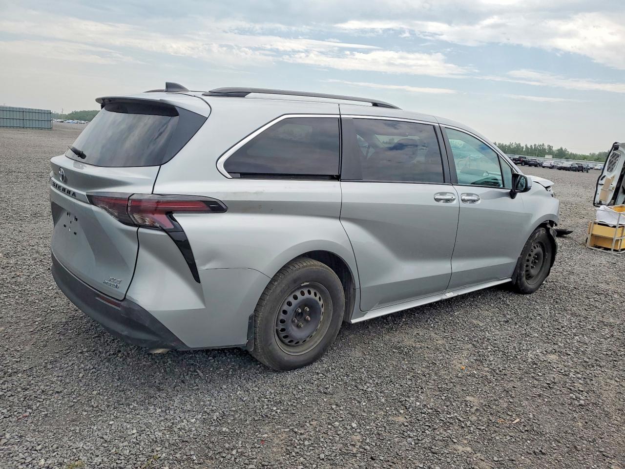 2024 TOYOTA SIENNA LE — снимка 3