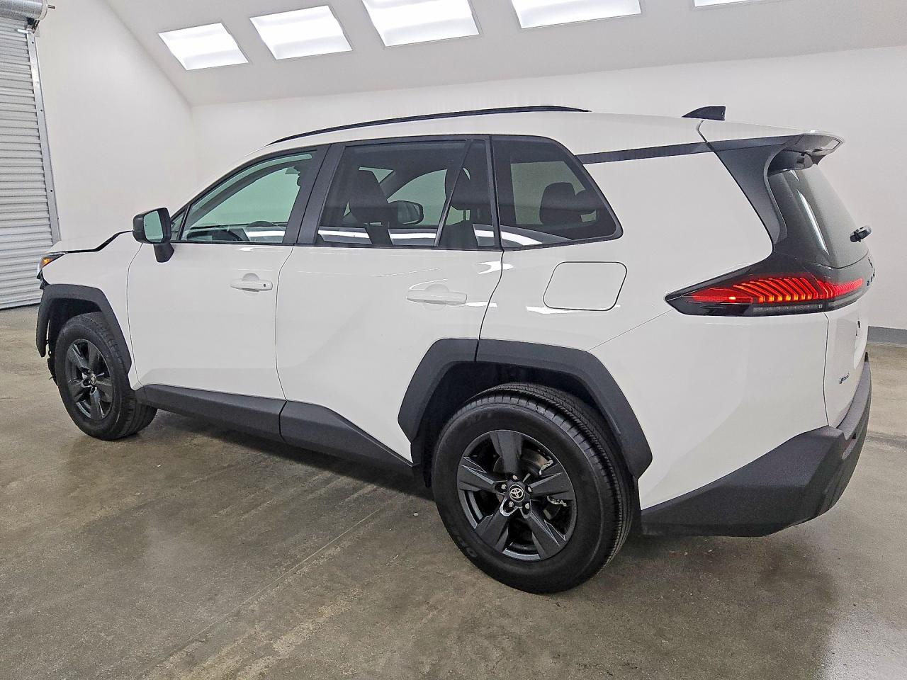 2026 TOYOTA RAV4 LE — снимка 2
