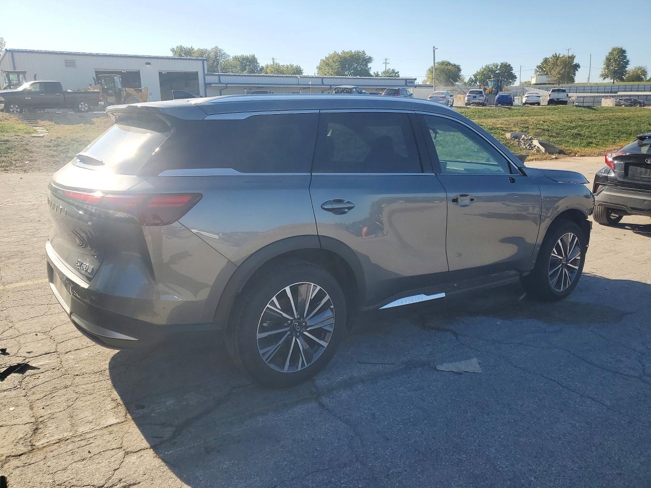 2026 INFINITI QX60 LUXE — снимка 3