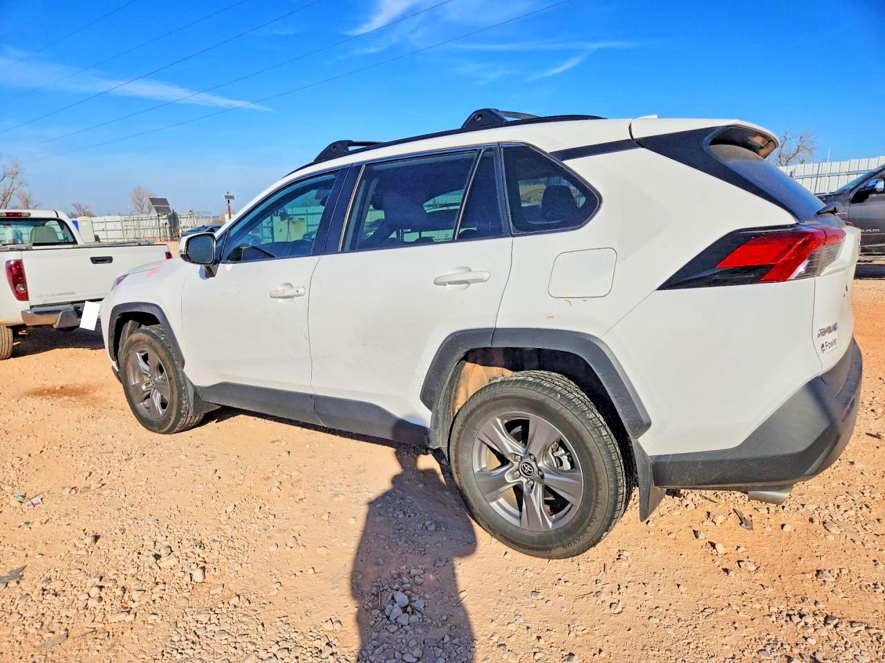 2024 TOYOTA RAV4 XLE — снимка 2