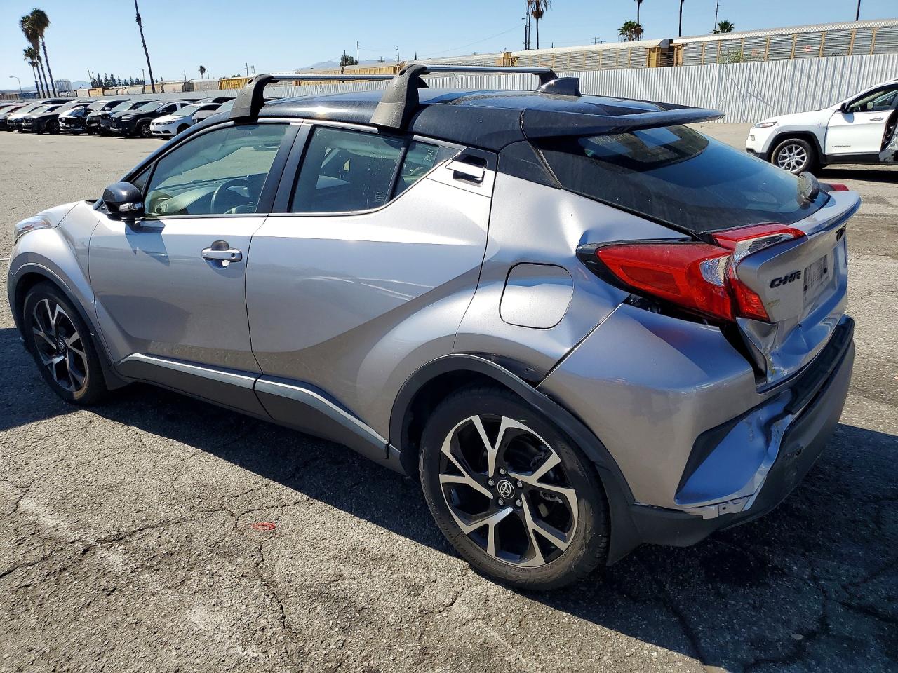 2020 TOYOTA C-HR XLE — снимка 2